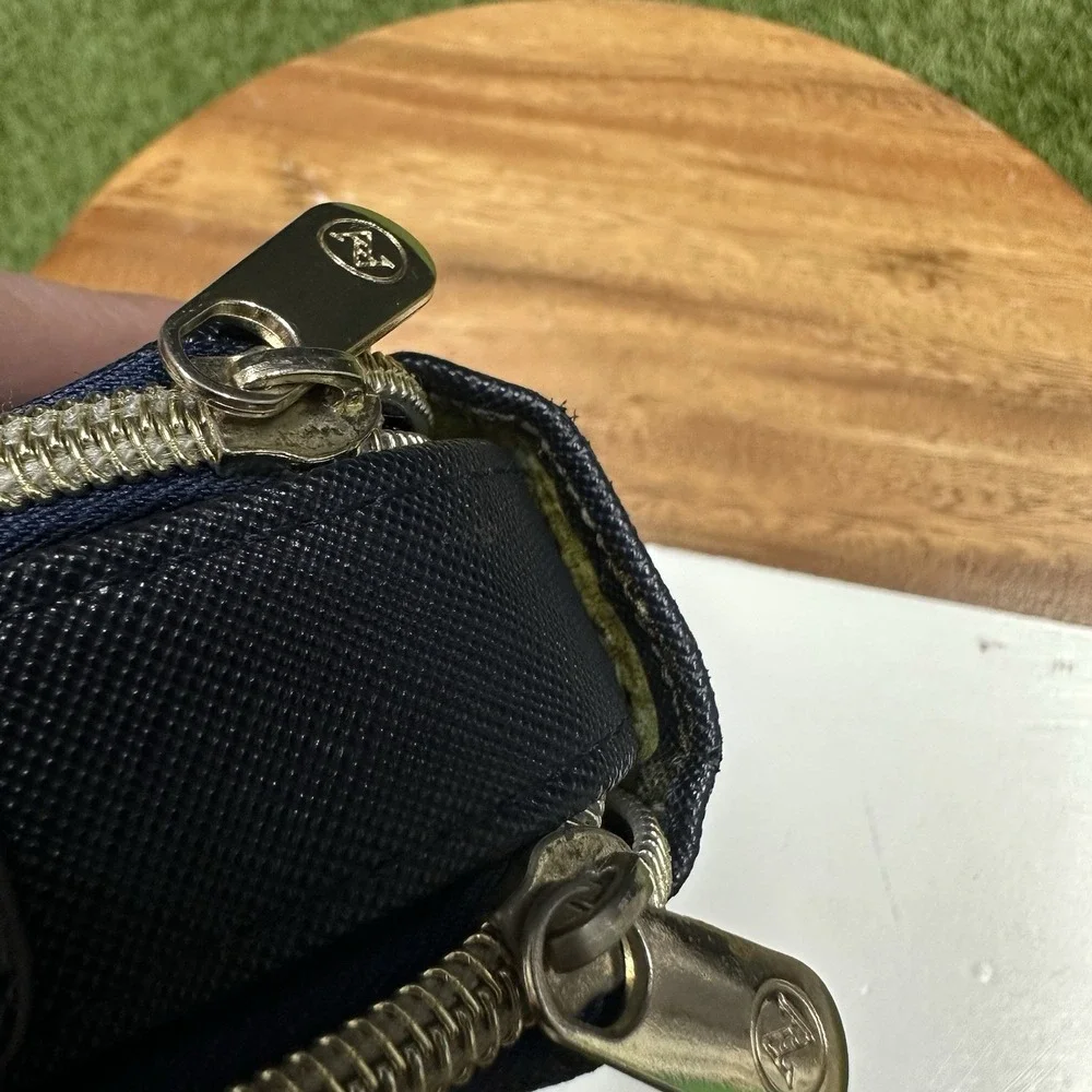 ADRIENNE VITTADINI Charging Wallet Crossbody RFID Protection NAVY SAFFIANO‎ - Picture 8 of 14